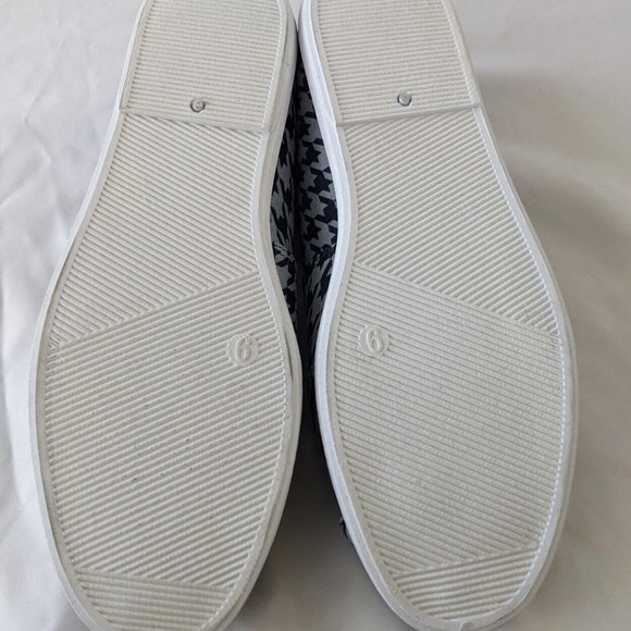 Serra Ladies Memory Foam Canvas Slip-on Sneakers Flat Shoes Sz 9 Navy Print NEW - Picture 4 of 10